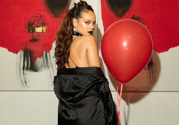 Rihanna divulgando a capa do álbum 