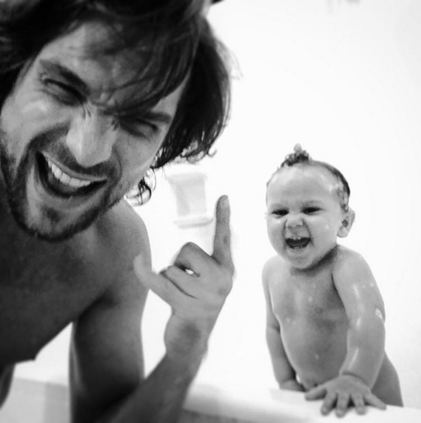 Hora do banho: Igor Rickli mostra o momento íntimo com Antônio (Foto: Reprodução/Instagram)